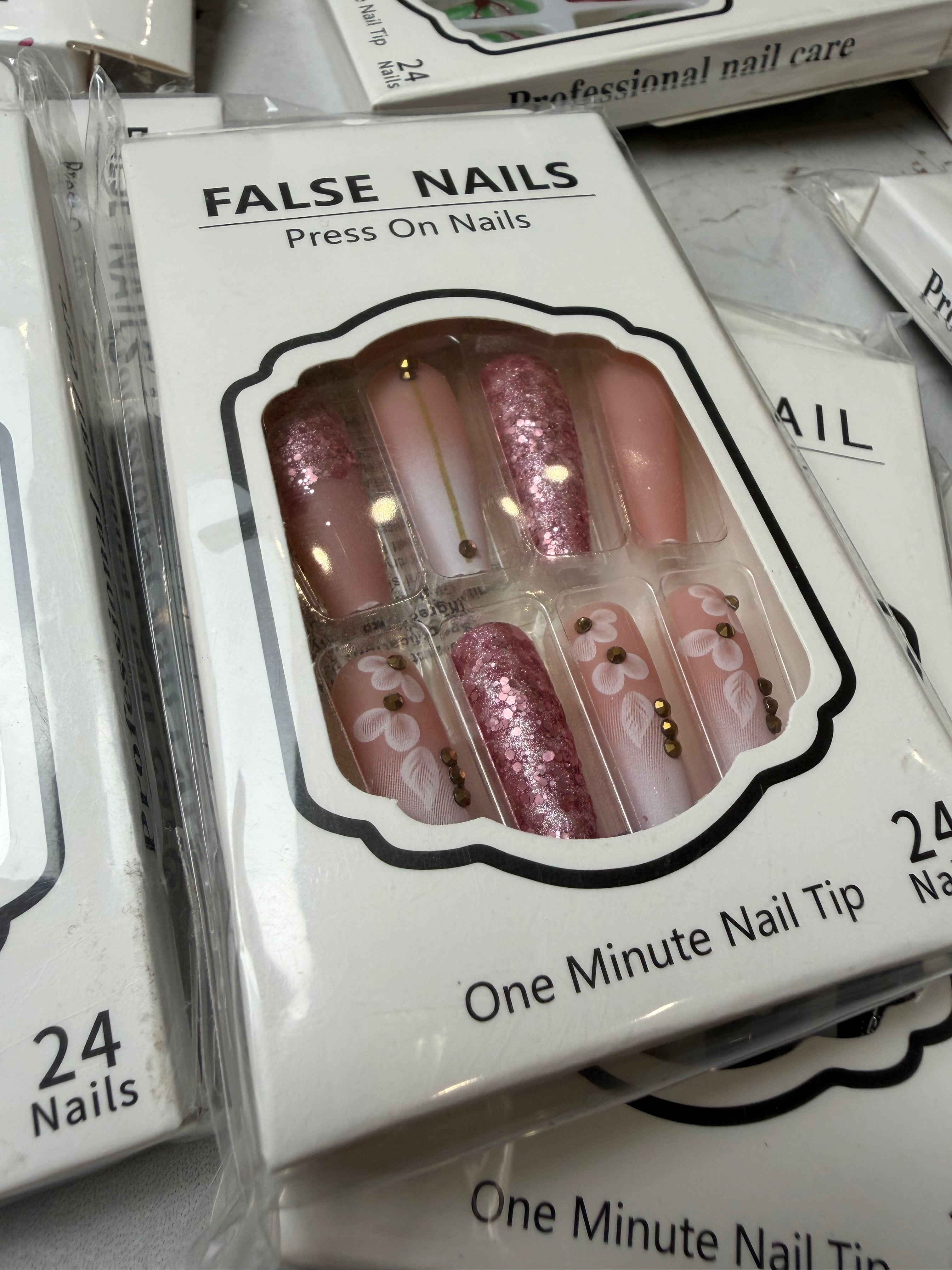 Pack of 15 pcs Artificial Nails Deal