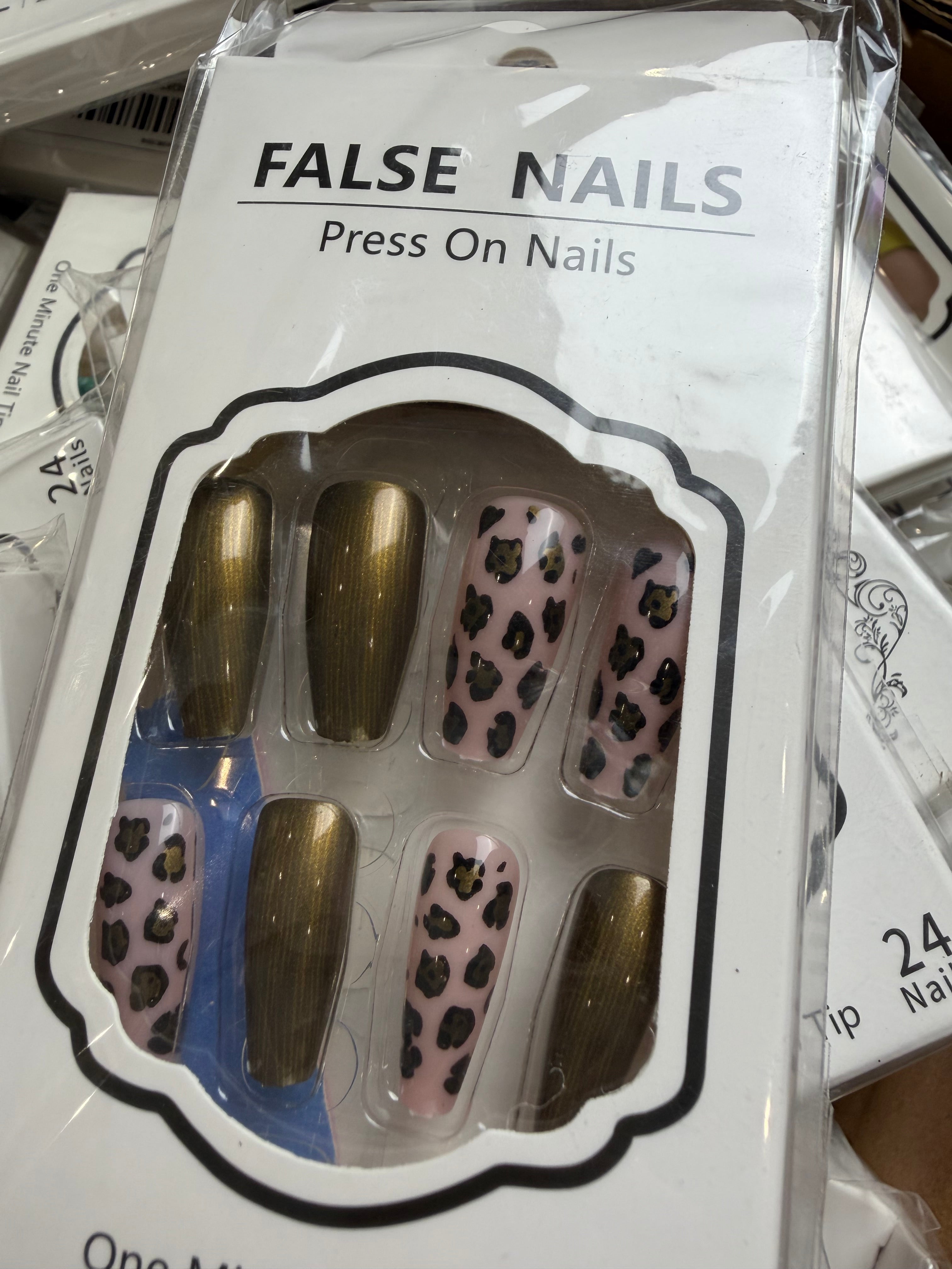 Pack of 15 pcs Artificial Nails Deal