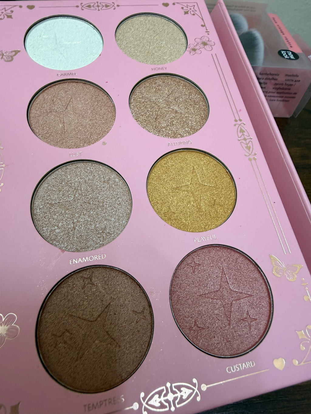Book Pallet Makeup Deal